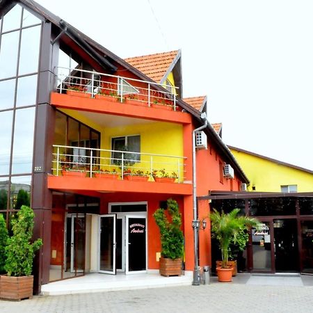 Hotel Andrei Cîmpia Turzii Exterior foto