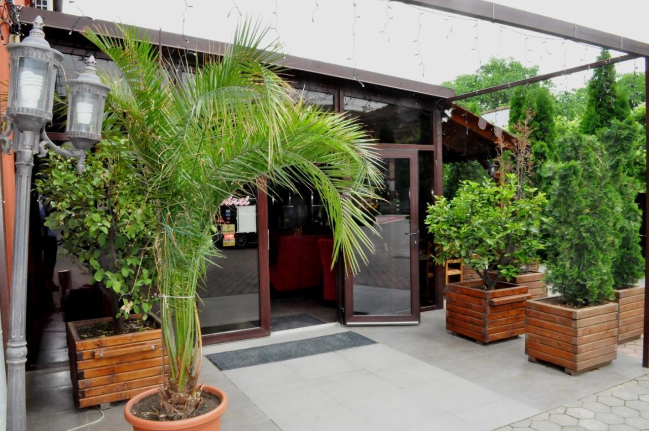 Hotel Andrei Cîmpia Turzii Exterior foto