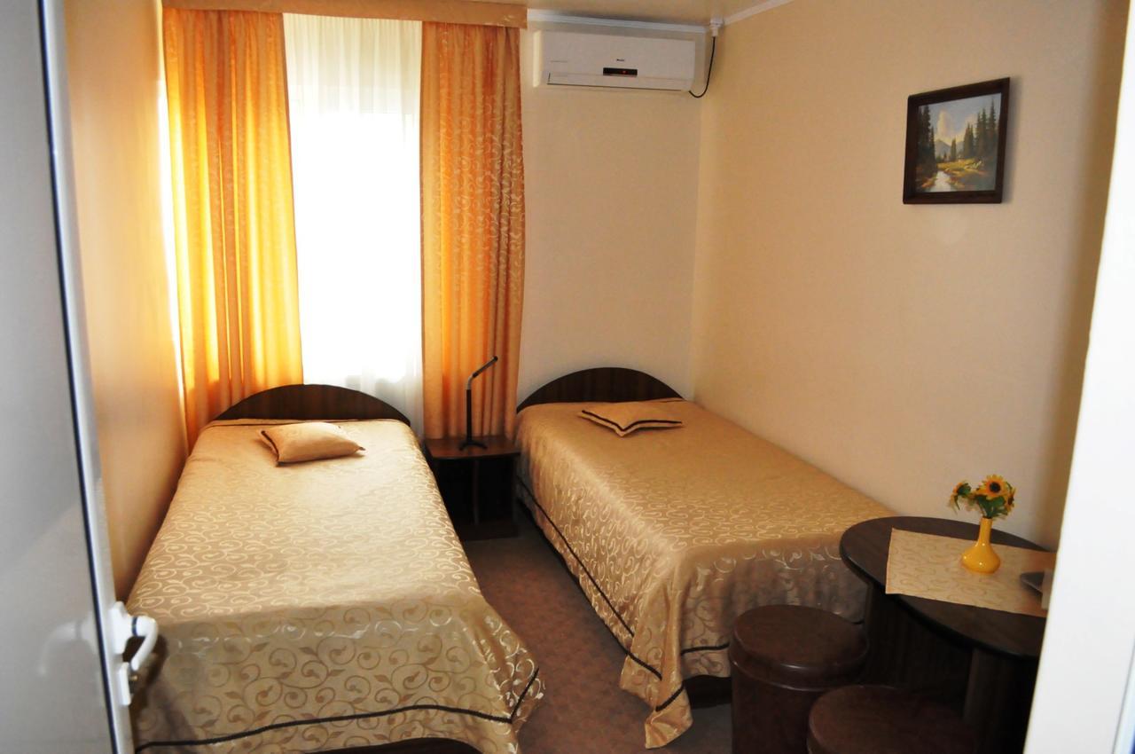 Hotel Andrei Cîmpia Turzii Exterior foto